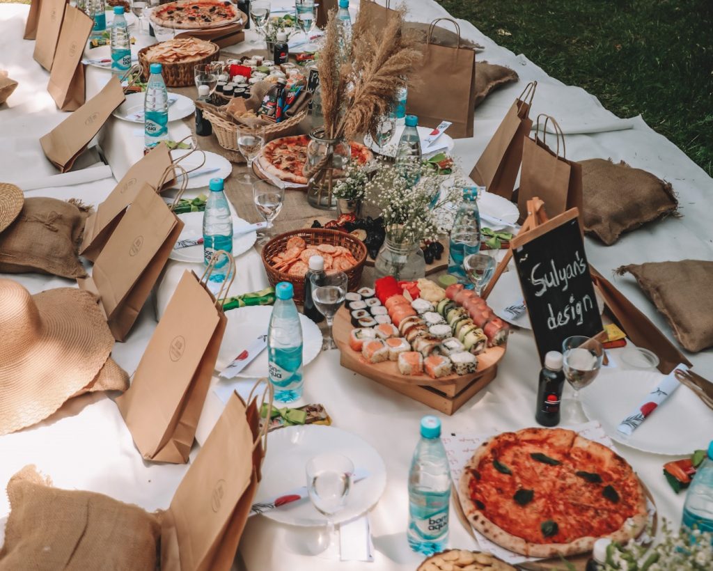 «Picnic with girls»