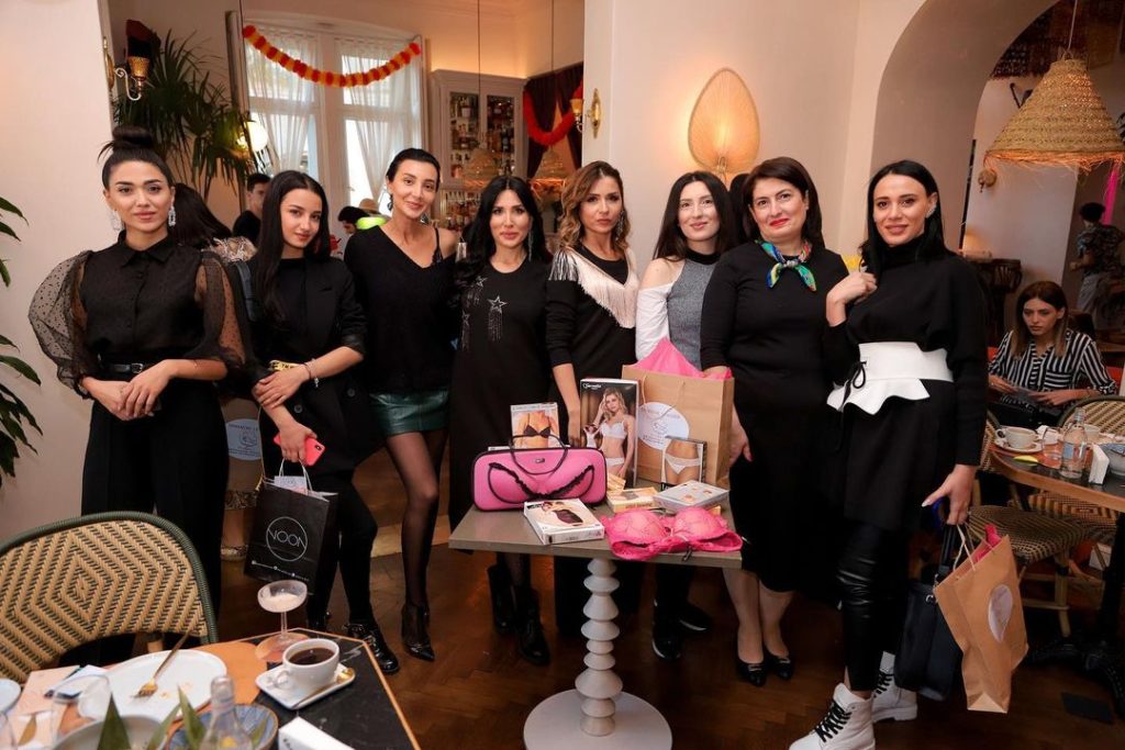 «All for Women» խորագրով թվով երկրորդ բրանչը