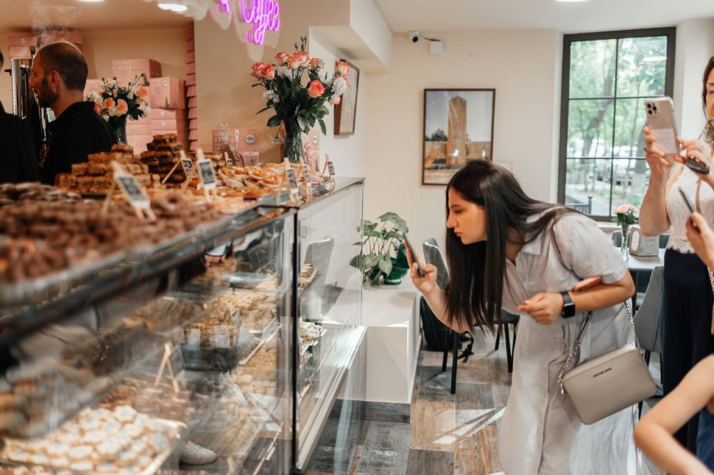 Հուլիսի 31-ին«Աինճար»արեւելյան քաղցրավենիքի խանութ -սրահի բացման արարողությունը