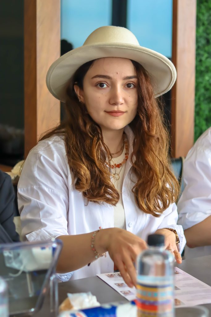 Դեմքի ֆիթնես Աննա Զուվեայի հետ միասին