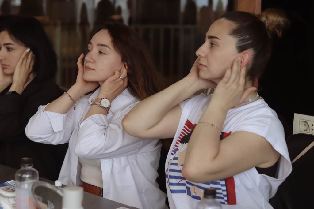 Դեմքի ֆիթնես Աննա Զուվեայի հետ միասին