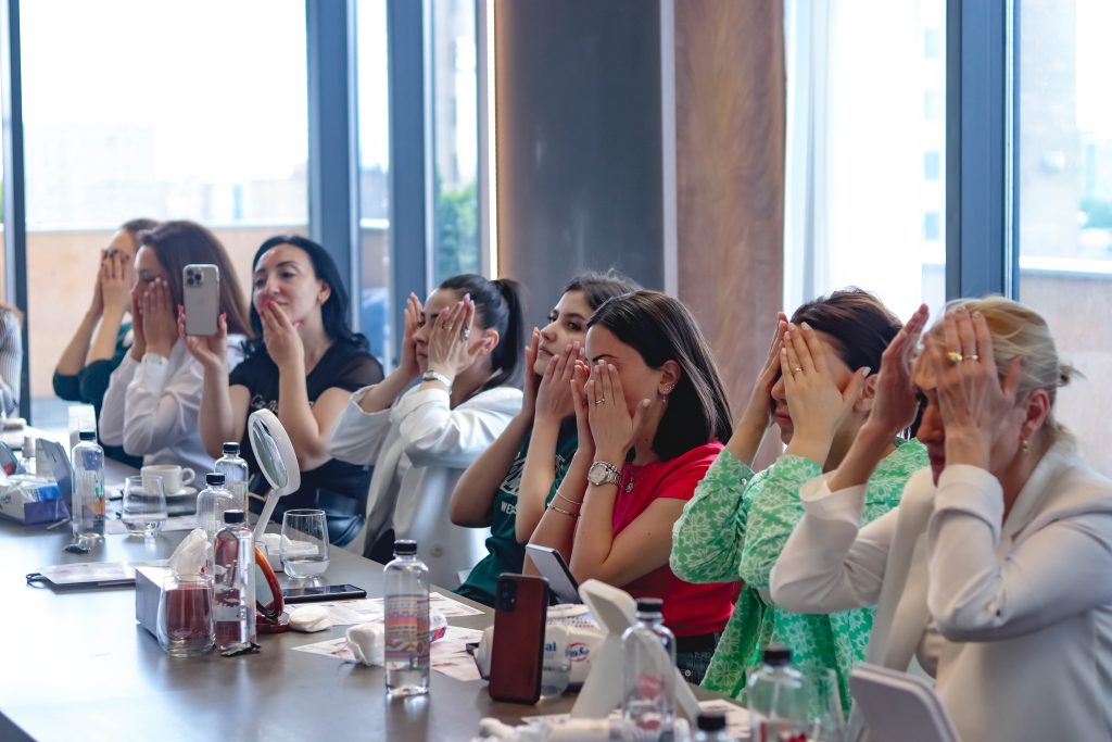 Դեմքի ֆիթնես Աննա Զուվեայի հետ միասին