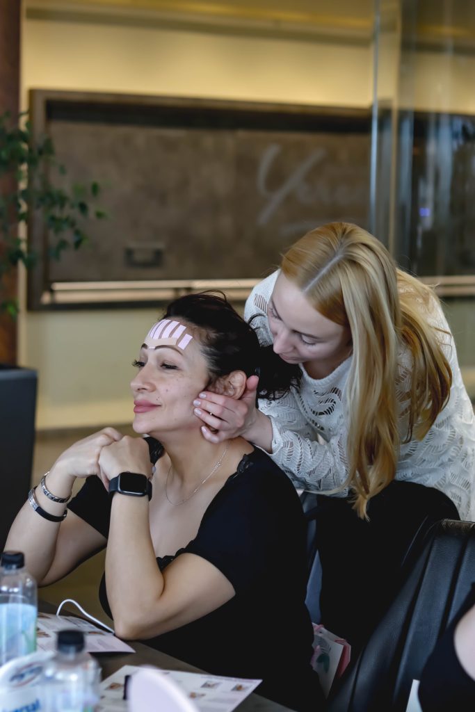 Դեմքի ֆիթնես Աննա Զուվեայի հետ միասին