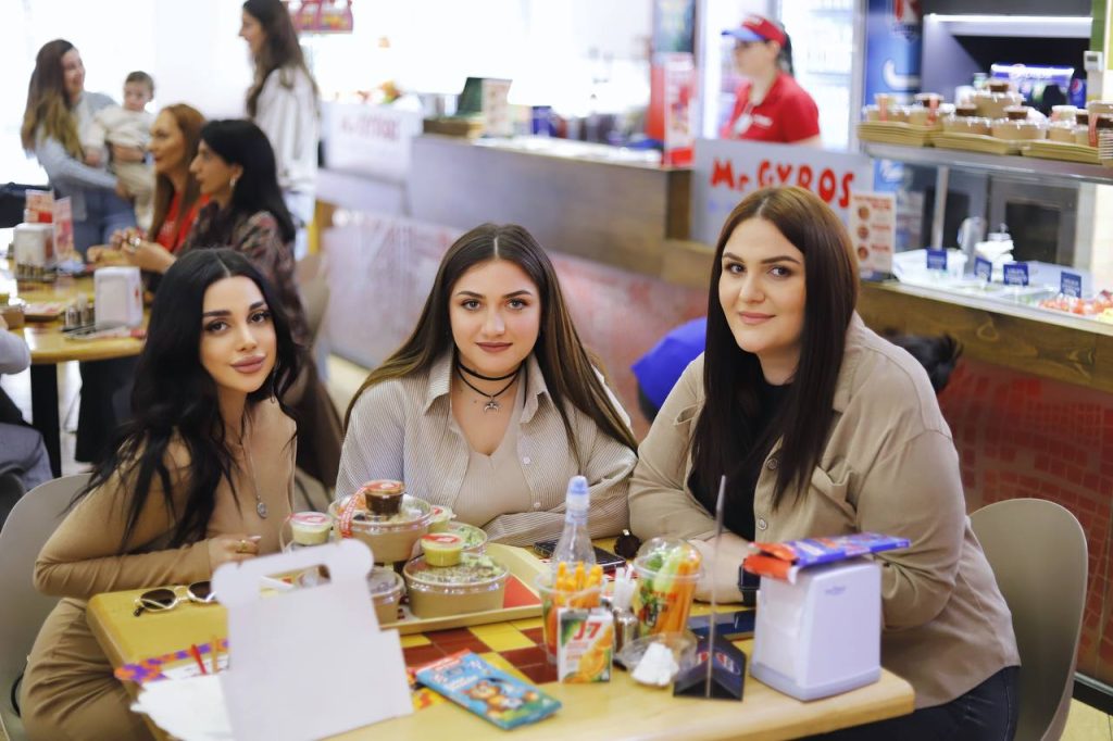 Mr Gyros-ի նոր առողջարար աղցանների մենյուի դեգուստացիա